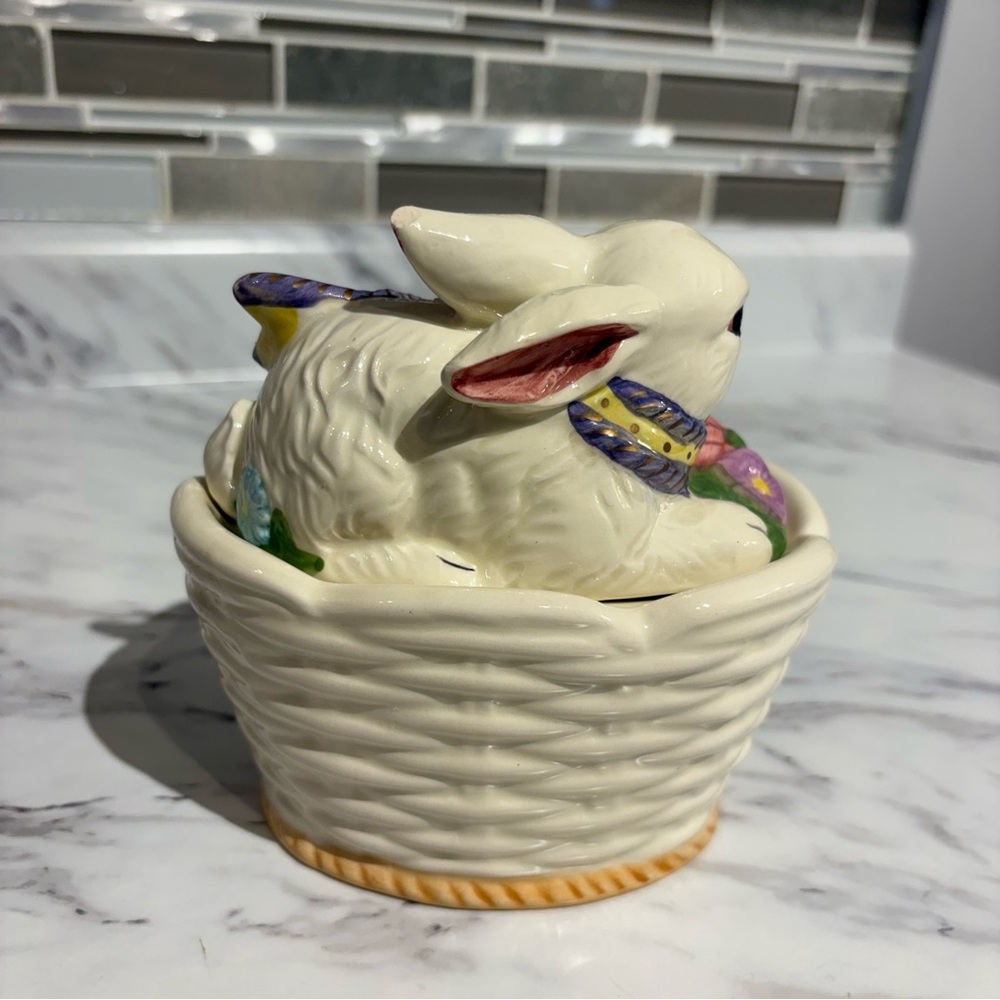Vintage Easter Bunny candy dish lidded bunny with Easter eggs - Picture 3 of 9